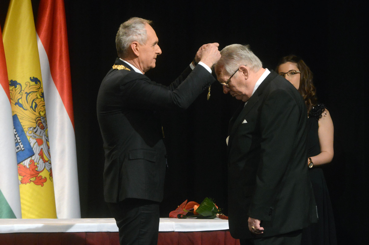 Díszpolgári címet kapott Prof. Dr. Rosta István | Kaposvári Egyetem Díszpolgári címet kapott Prof. Dr. Rosta István | Kaposvári Egyetem