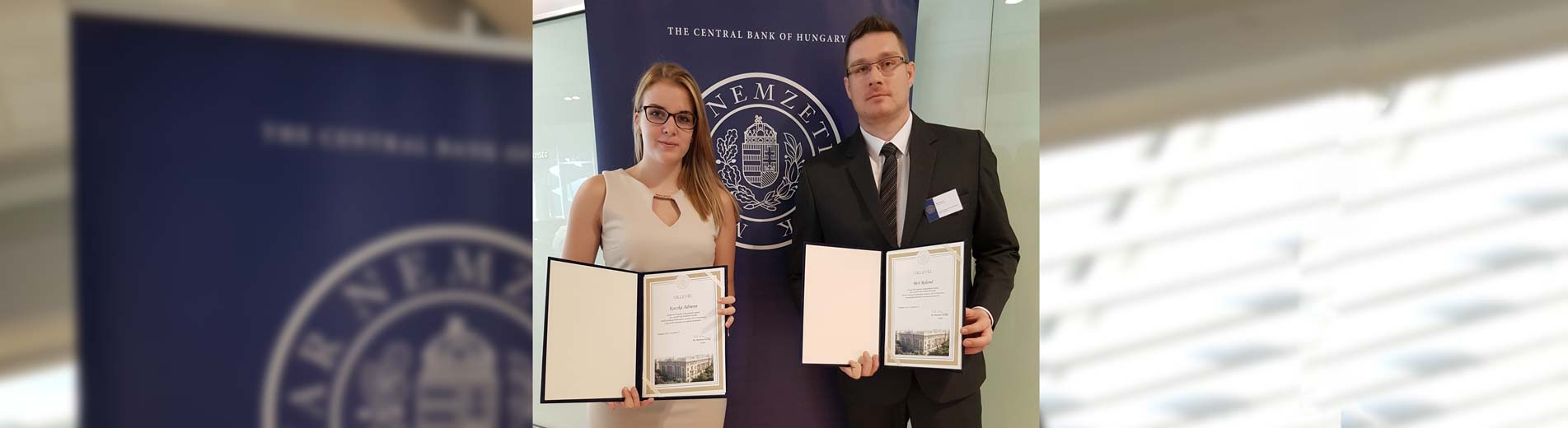 &Ouml;szt&ouml;nd&iacute;jjal ismert&eacute;k el Gazdas&aacute;gtudom&aacute;nyi Kar 4 k&ouml;zgazd&aacute;sz hallgat&oacute;ja teljes&iacute;tm&eacute;ny&eacute;t