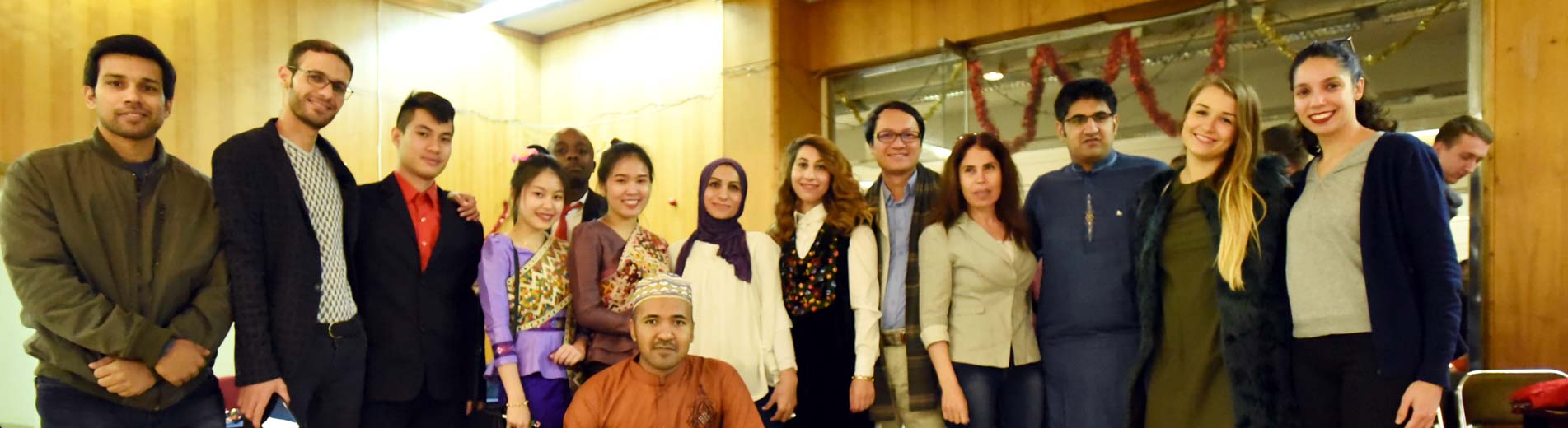 Hírek | Kaposvári Egyetem Tánccal, zenével és népviseletbe öltözve mutatták be hazájukat és kultúrájukat egyetemünk külföldi hallgatói.