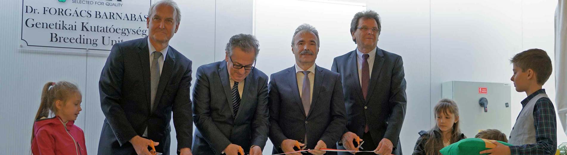 Hírek | Kaposvári Egyetem Bábolna TETRA Kft. genetikai kutatóbázisának átadója dr. Nagy István miniszter