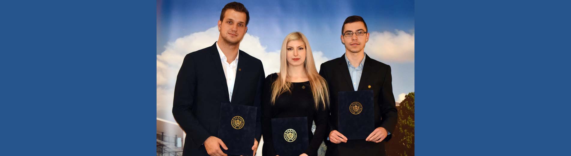 Hírek | Kaposvári Egyetem Nagy Bernadett regionális és környezeti gazdaságtan mesterszakos valamint Király Martin és Beck Roland pénzügy és számvitel alapszakos hallgató érdemelte ki a Magyar Nemzeti Bank ösztöndíját.