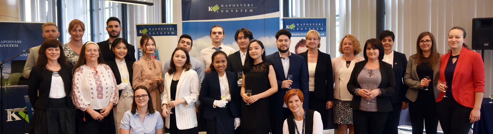 A frissdiplomás nemzetközi hallgatókat köszöntötték | Kaposvári Egyetem Frissdiplomás nemzetközi hallgatók