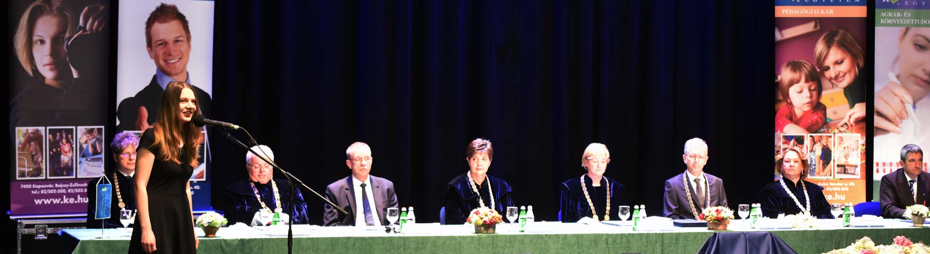 Ünnepi Szenátusi Ülésen ismerték el a KE legkiválóbb dolgozóit | Kaposvári Egyetem Ünnepi Szenátusi Ülés a Kaposvári Egyetem Németh Antal Színművészeti és Kulturális Központjában